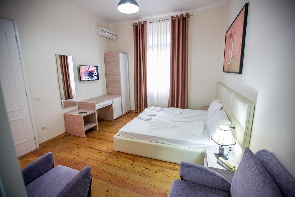 Living Hotel Tirana Eksteriør billede