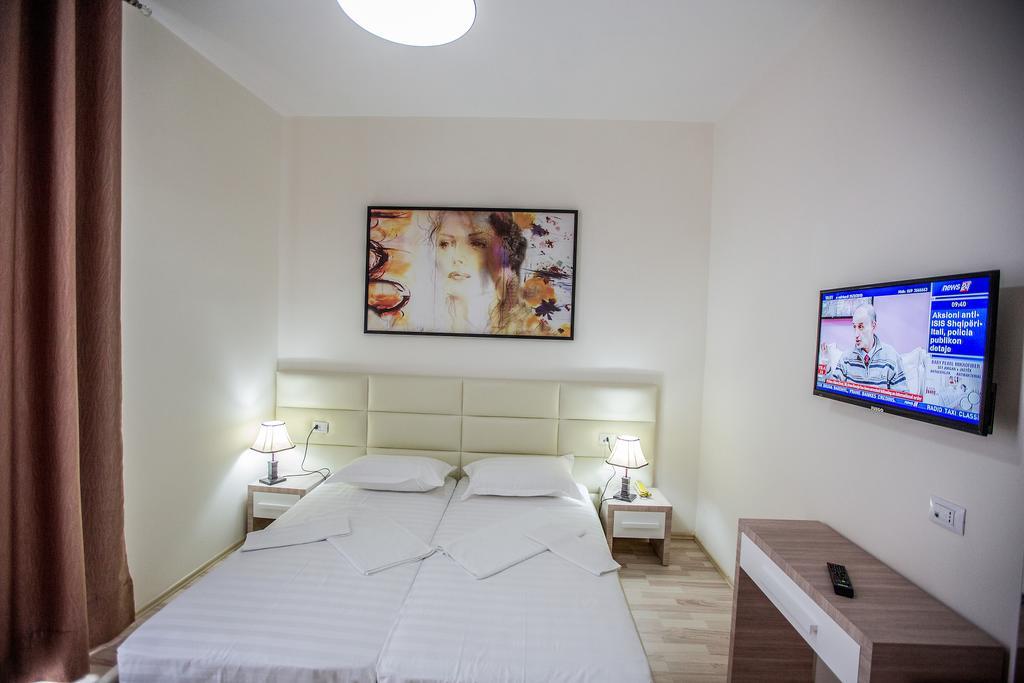 Living Hotel Tirana Eksteriør billede
