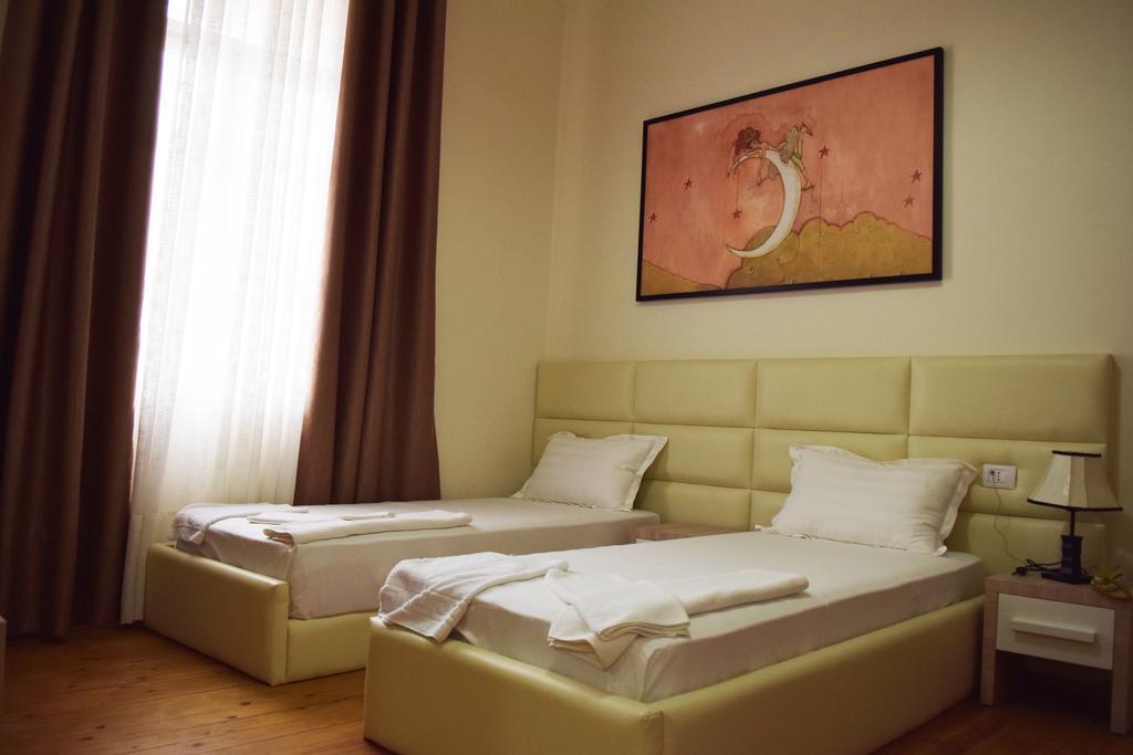 Living Hotel Tirana Eksteriør billede