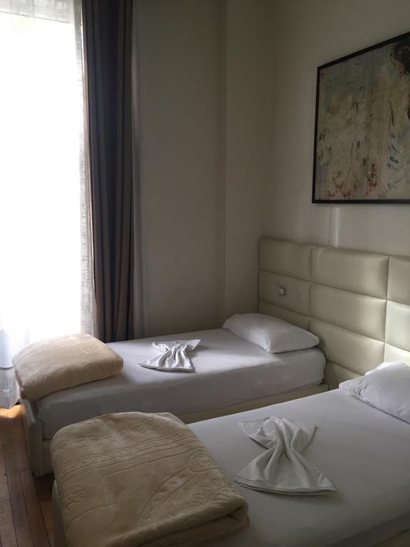 Living Hotel Tirana Eksteriør billede