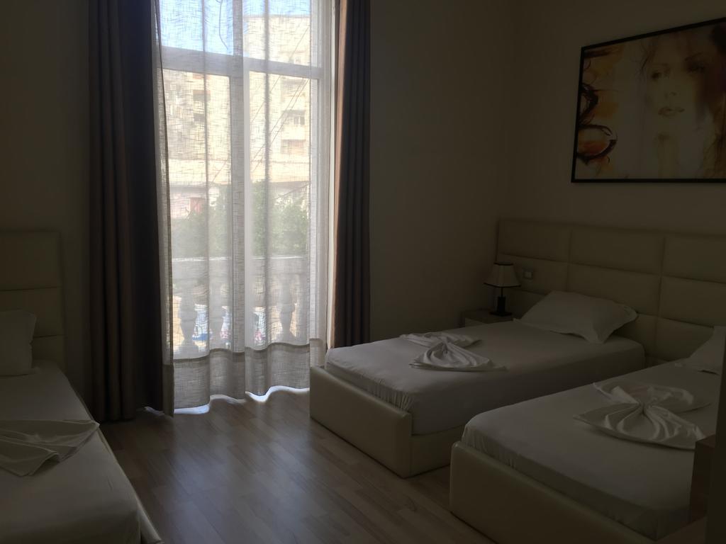 Living Hotel Tirana Eksteriør billede