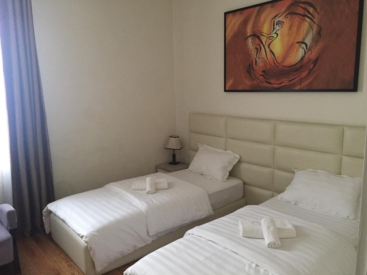 Living Hotel Tirana Eksteriør billede