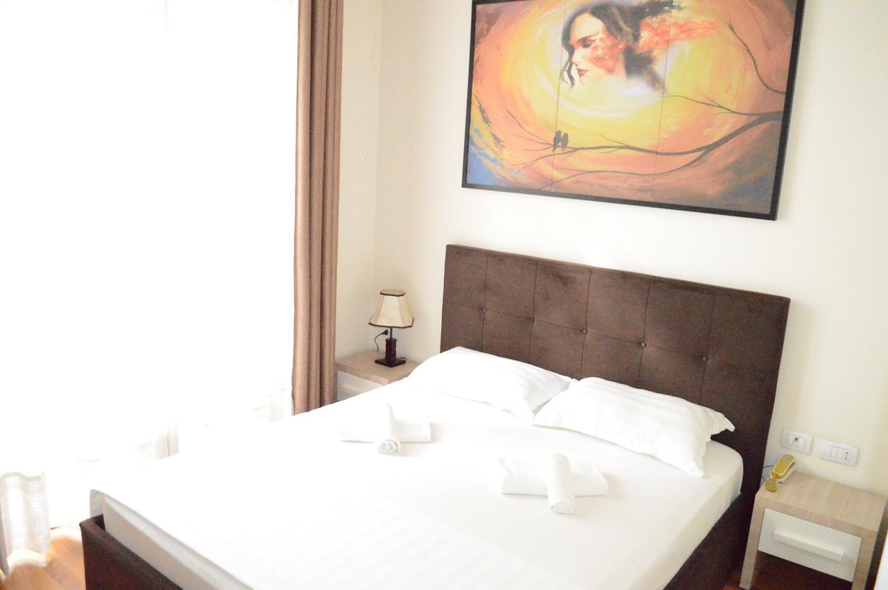 Living Hotel Tirana Eksteriør billede
