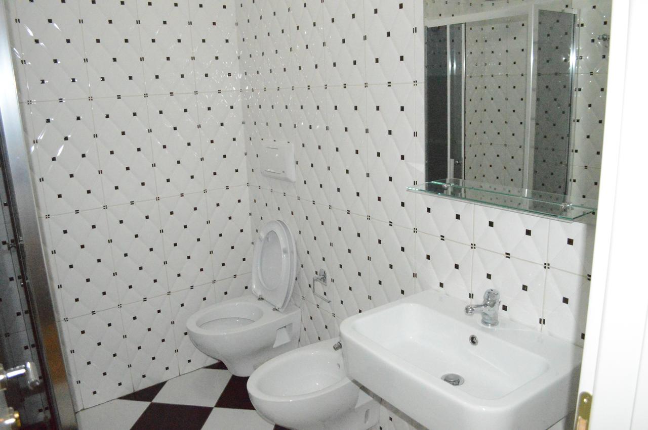 Living Hotel Tirana Eksteriør billede