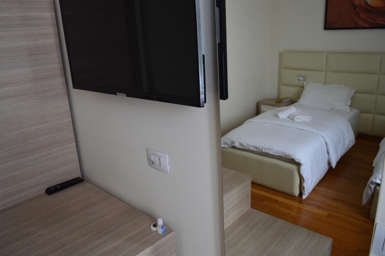 Living Hotel Tirana Eksteriør billede