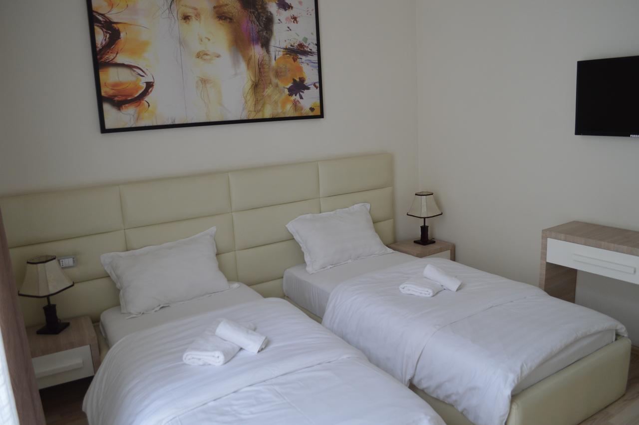 Living Hotel Tirana Eksteriør billede