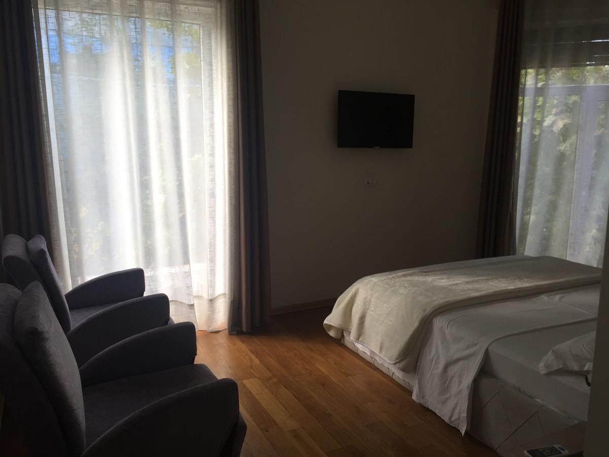 Living Hotel Tirana Eksteriør billede