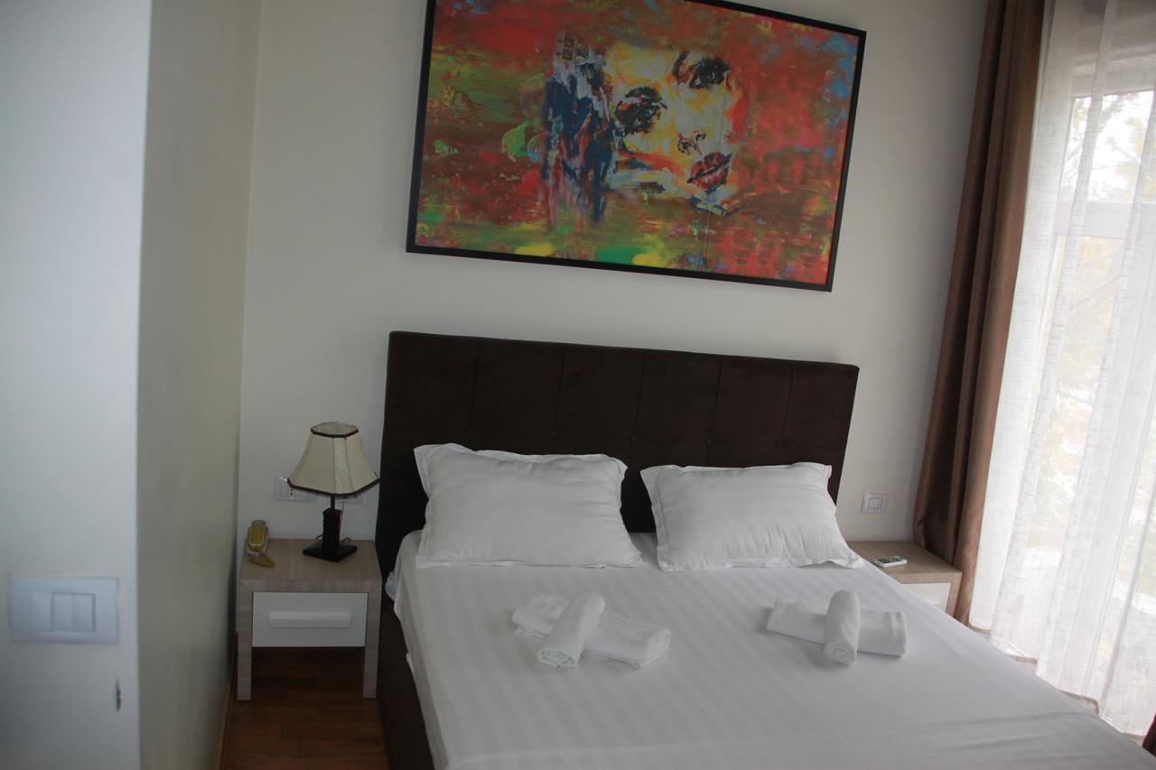 Living Hotel Tirana Eksteriør billede