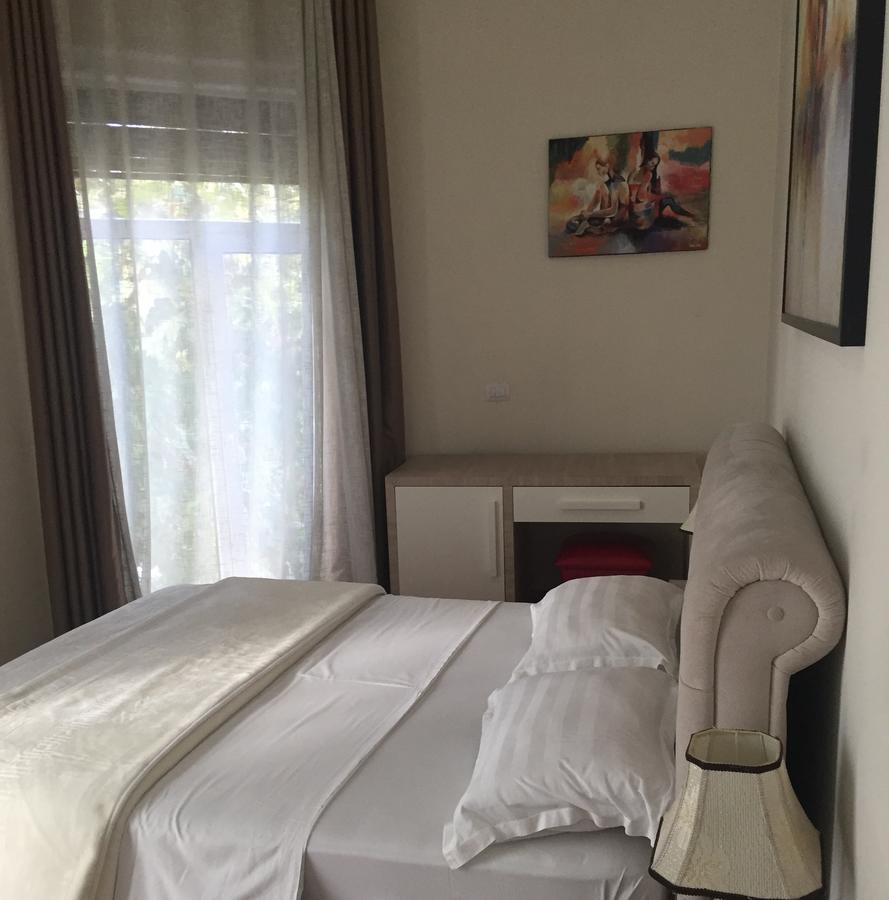 Living Hotel Tirana Eksteriør billede