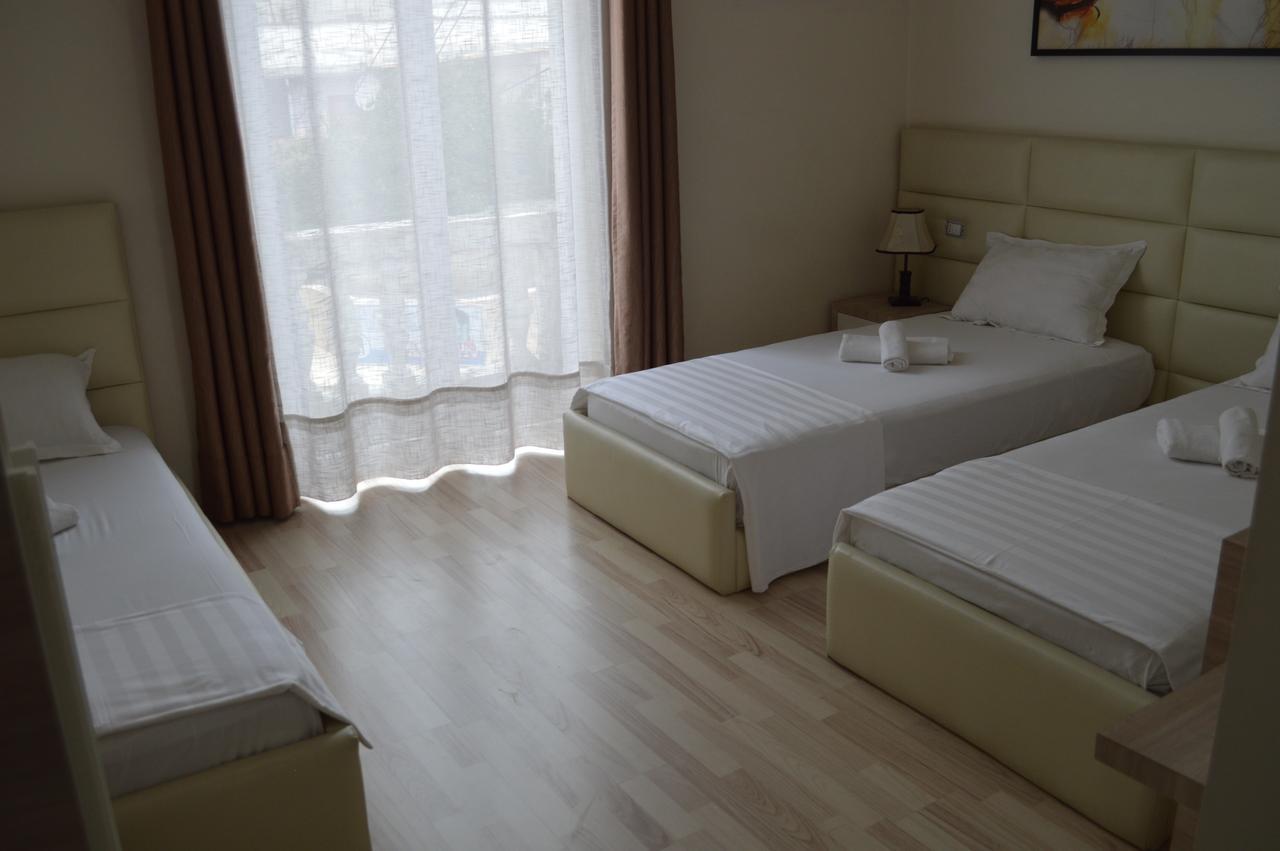 Living Hotel Tirana Eksteriør billede