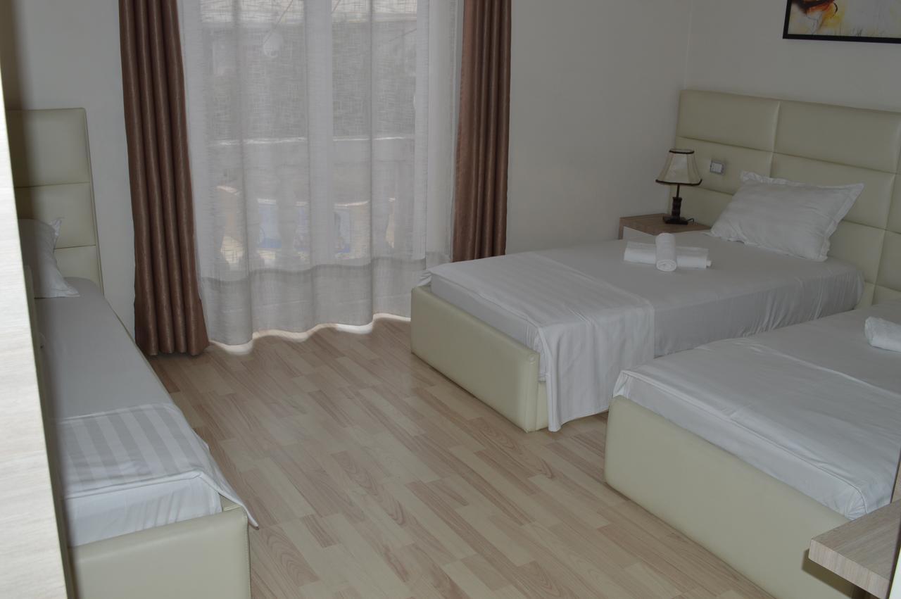 Living Hotel Tirana Eksteriør billede