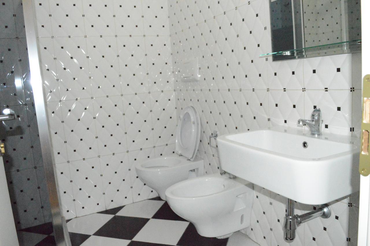 Living Hotel Tirana Eksteriør billede