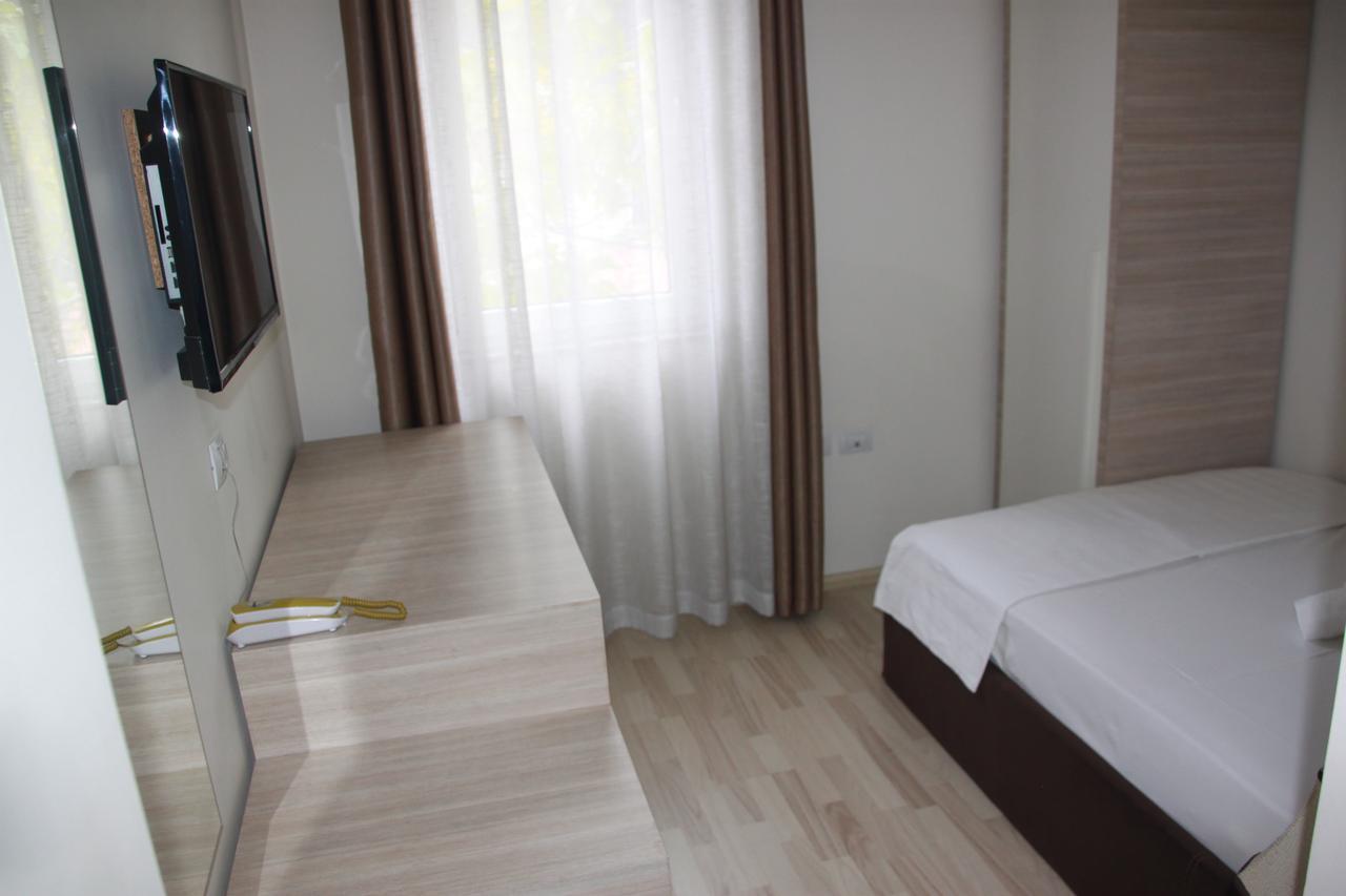 Living Hotel Tirana Eksteriør billede