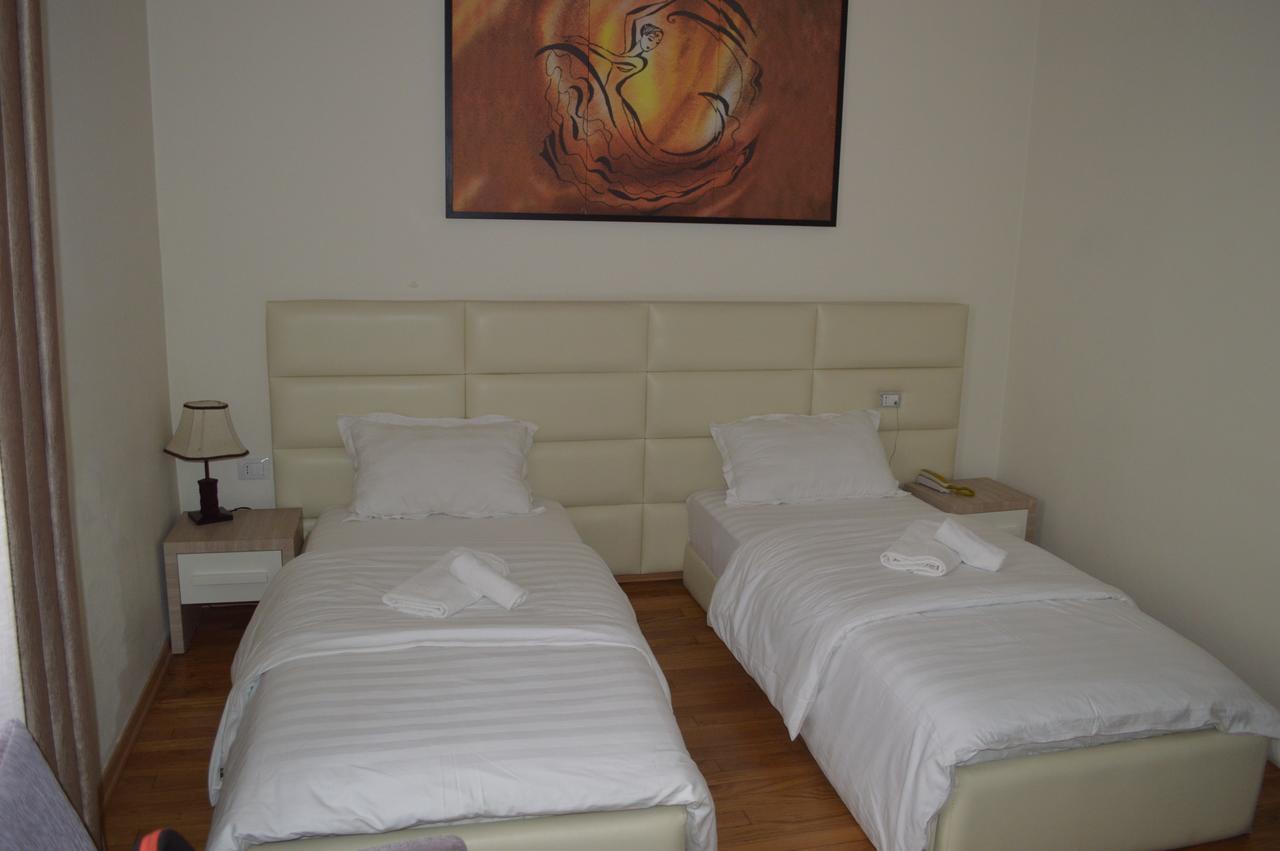 Living Hotel Tirana Eksteriør billede