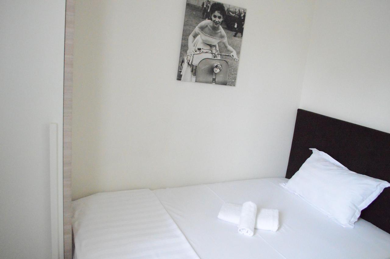 Living Hotel Tirana Eksteriør billede