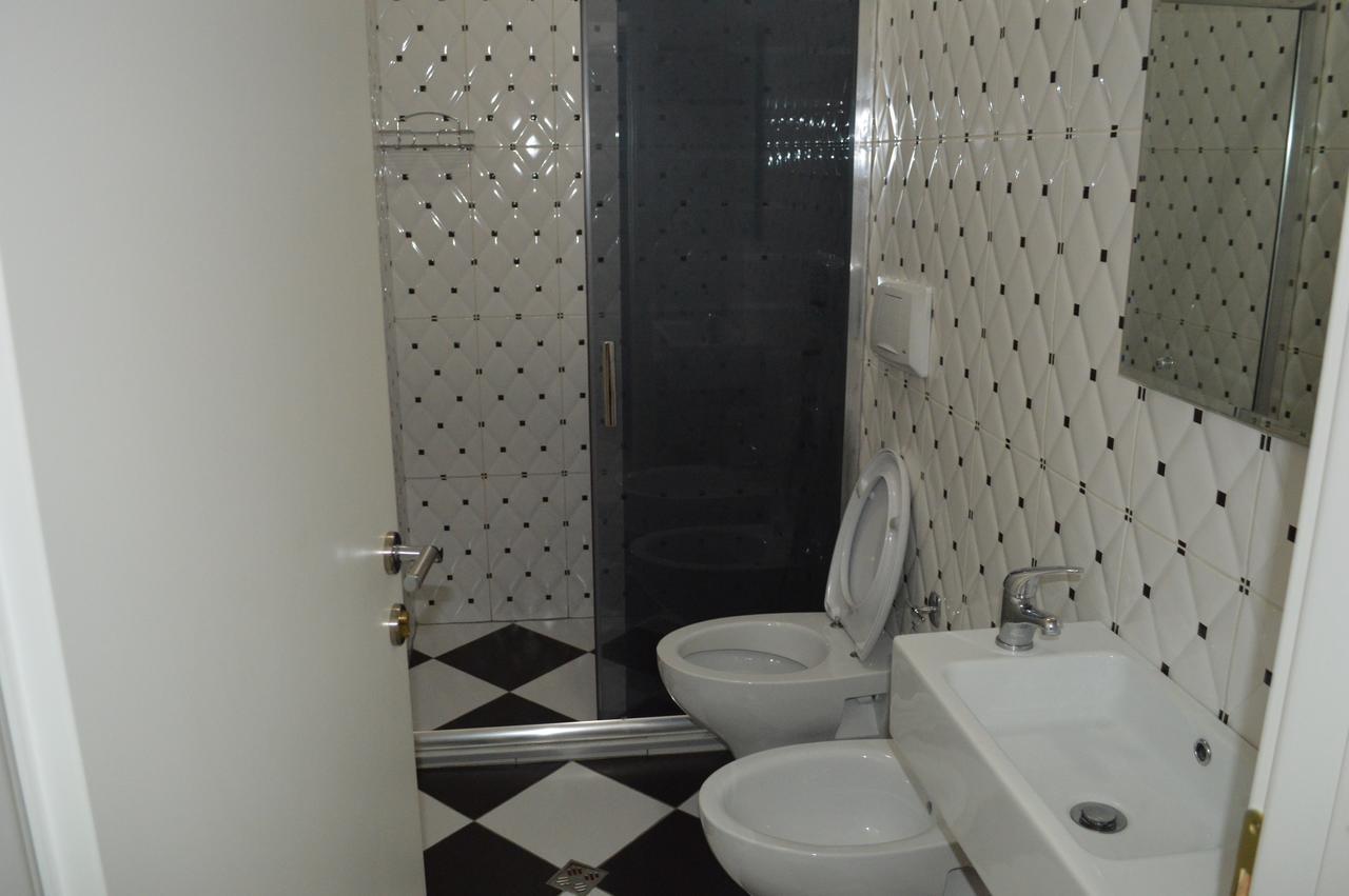 Living Hotel Tirana Eksteriør billede